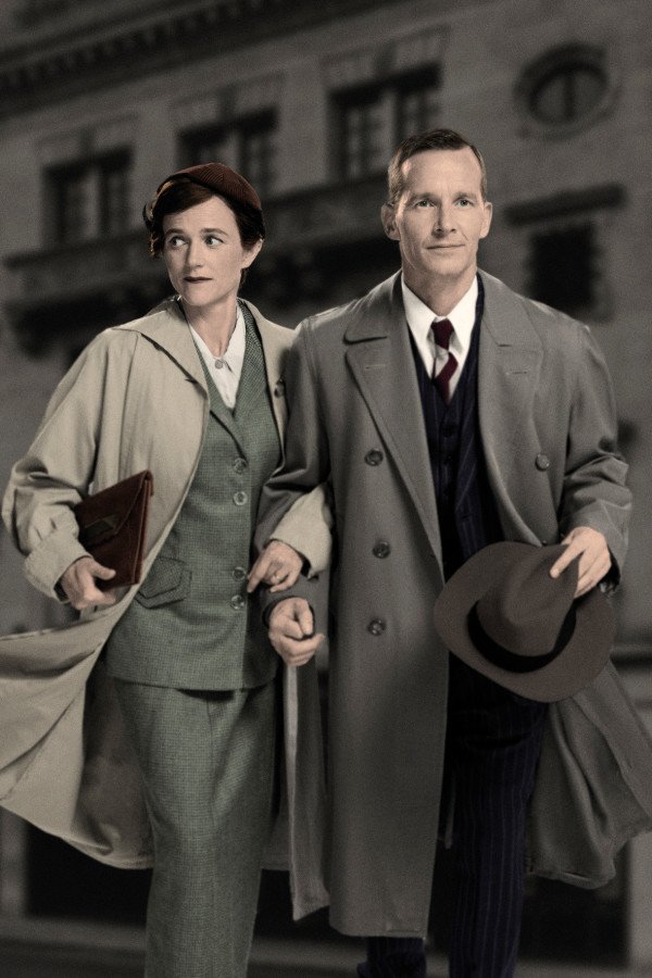 Isabel Pollen (Laura) and Jim Sturgeon (Alec) in Brief Encounter (Photo: Simon Turtle)