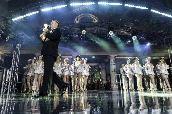 Tom Lister and the cast of 42nd Street (Photo: Timebased)