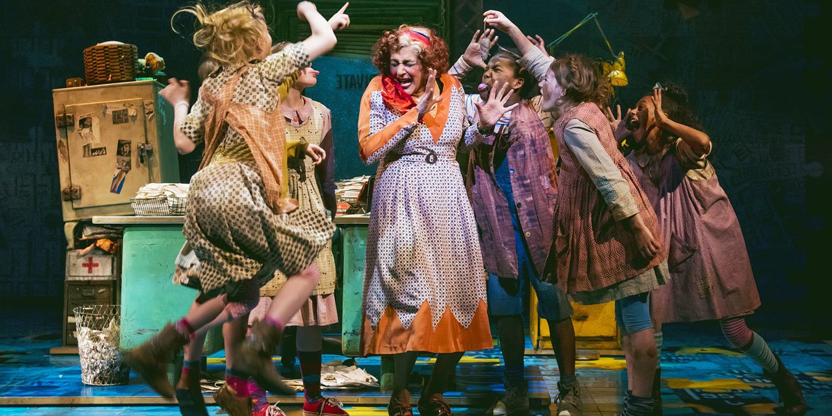 Annie at the Piccadilly Theatre