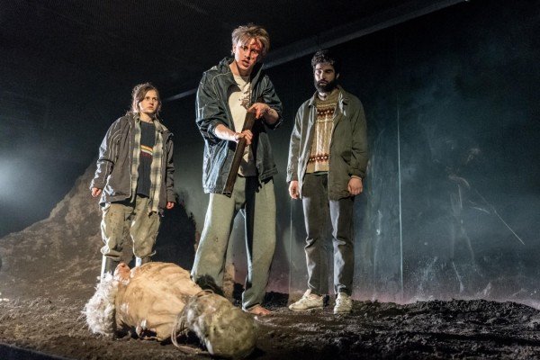 Ria Zmitrowicz, Alex Austin & Alec Secareanu in Gundog (Photo: Manuel Harlan).
