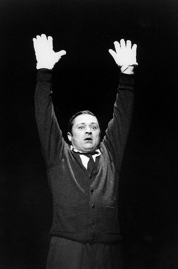 Paul Rider reprises his role in Chicago to complete the cast