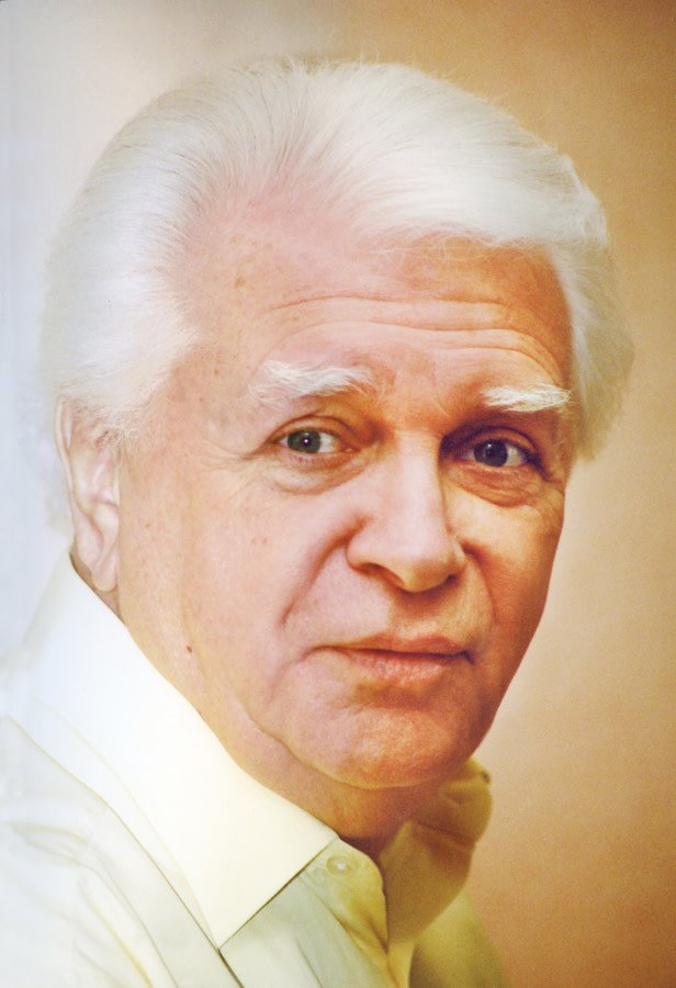 Paul Elliott headshot 1 oehyvy