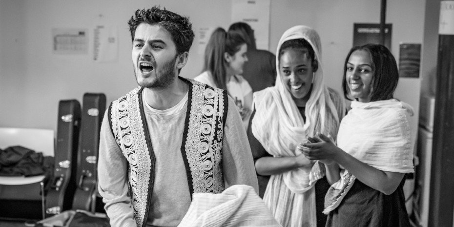 Elham Ehsas, Nahel Tzegai, Sara Mokonen. Photo by Marc Brenner