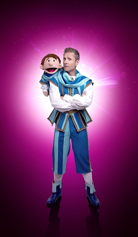 Paul Zerdin as Muddles in Snow White (Photo: Paul Coltas)