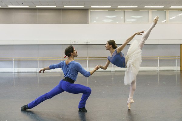 Cesar Corrales and Marianela Nuñez in rehearsal for La Bayadère (Photo: Bill Cooper)