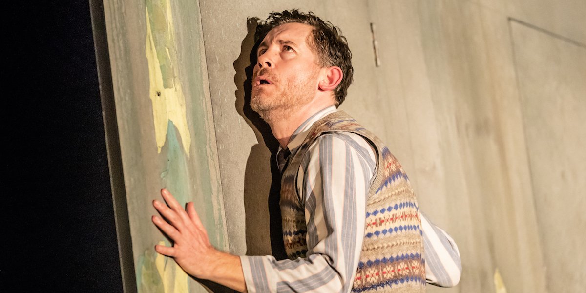 First look: production shots of Lee Evans and Tamsin Greig in Pinter Three