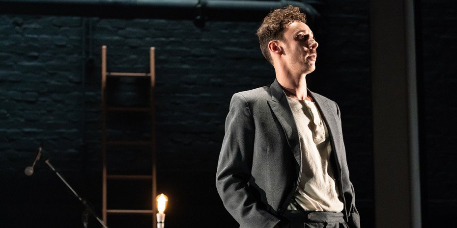 Al Weaver in Pinter Four. Photo credit: Marc Brenner