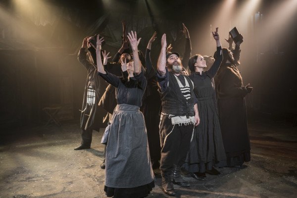 The company of Fiddler On The Roof. (Photo: Johan Persson).