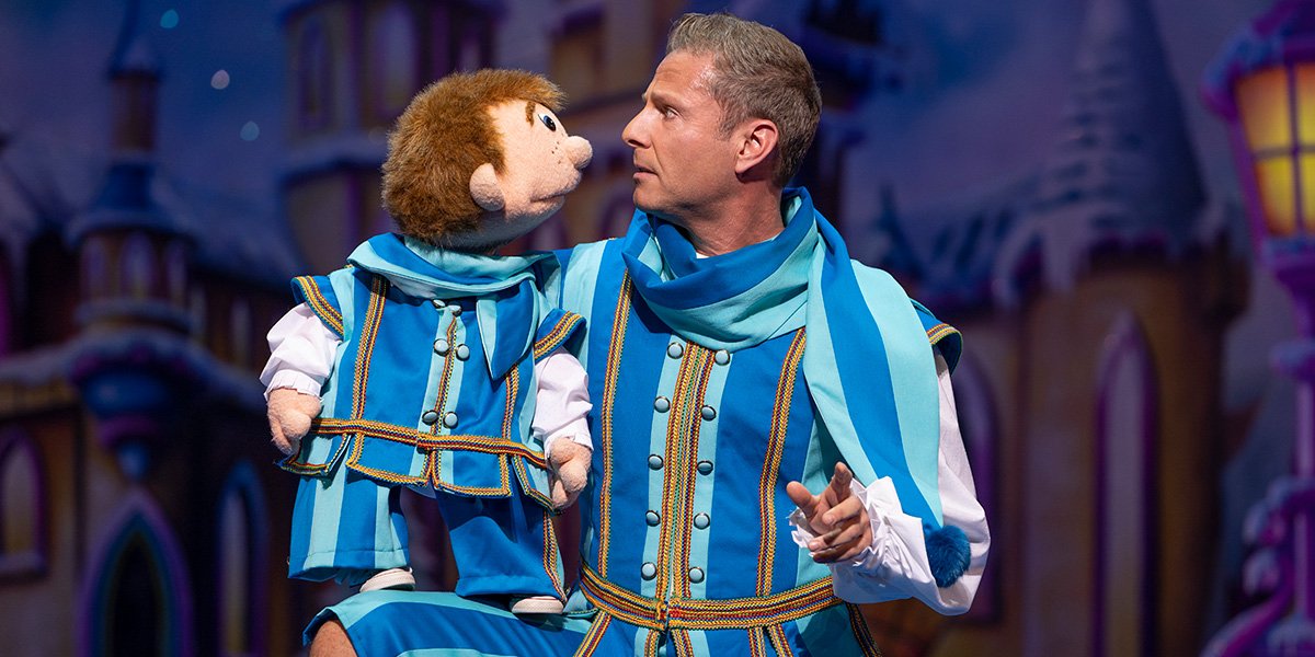 Sam and Paul Zerdin in Snow White (Photo: Paul Coltas)