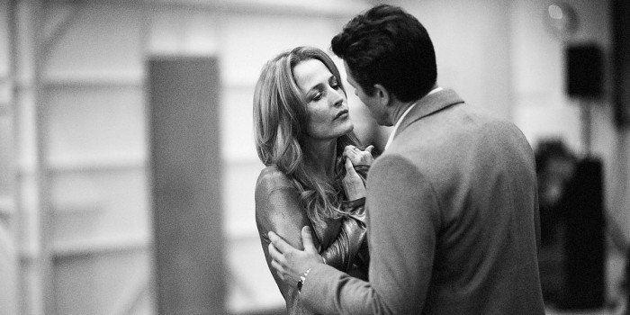 Gillian Anderson Julian Ovenden. Photography by Jan Versweyveld cteodq