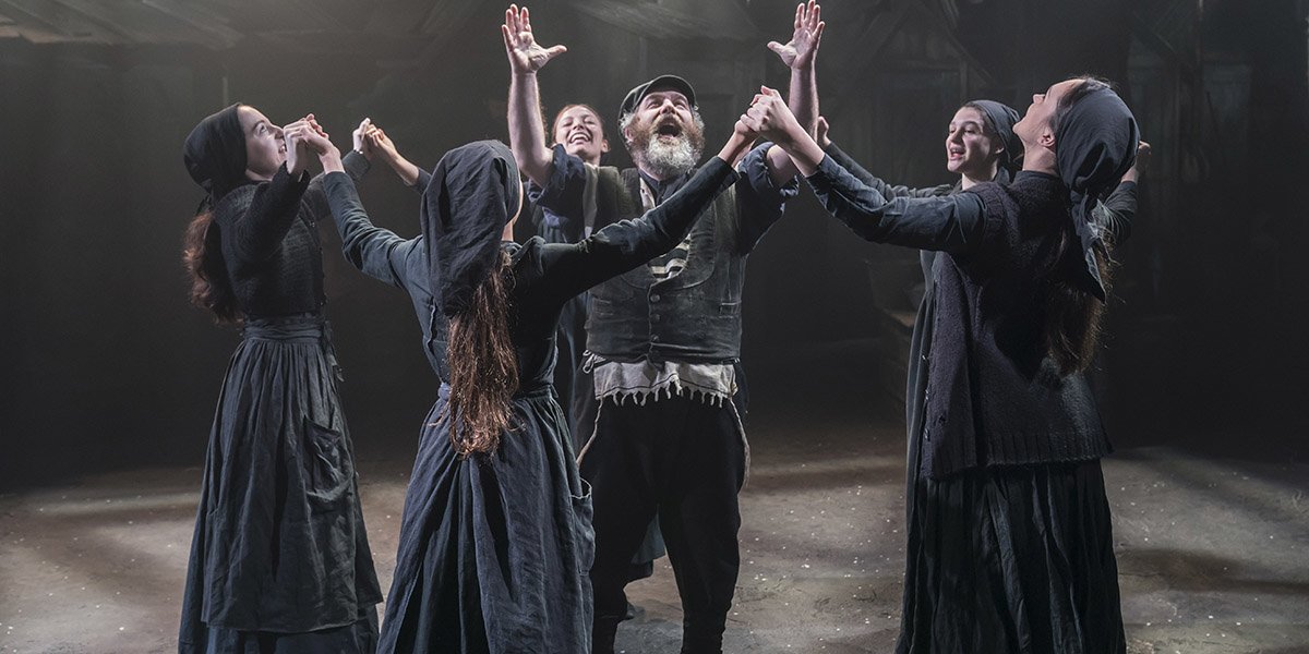 The cast of Fiddler On The Roof (photo credit: Johan Persson)