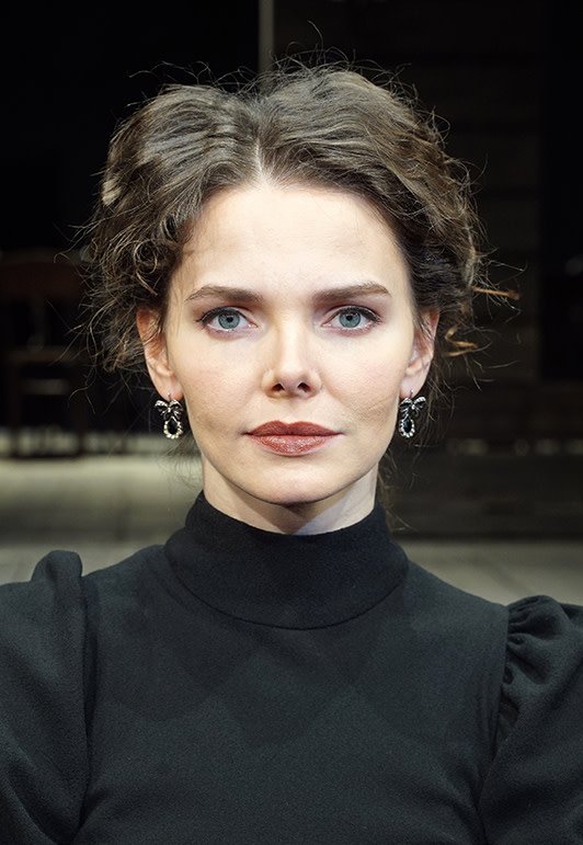 Elizaveta Boyarskaya in Three Sisters tsvg3j