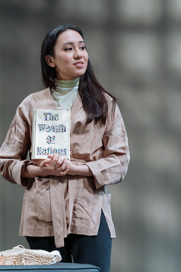 Ioanna Kimbook in Bitter Wheat (Photo: Manuel Harlan)