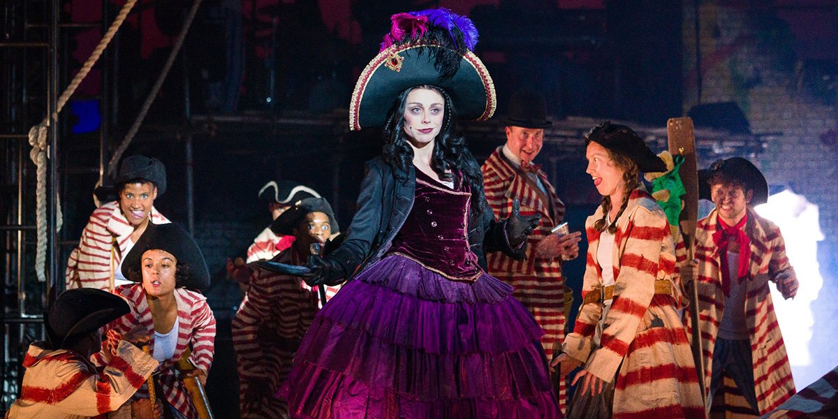 Kelly Price Captain Hook and the cast of Peter Pan credit Steve Tanner g7i9ue