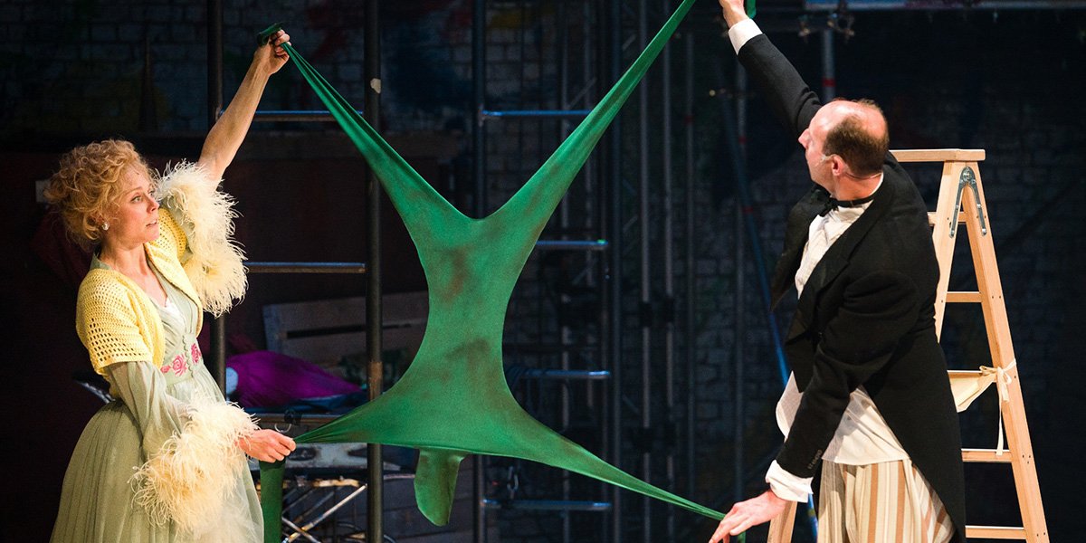 Kelly Price Mrs Darling and David Langham Mr Darling credit Steve Tanner te8esj