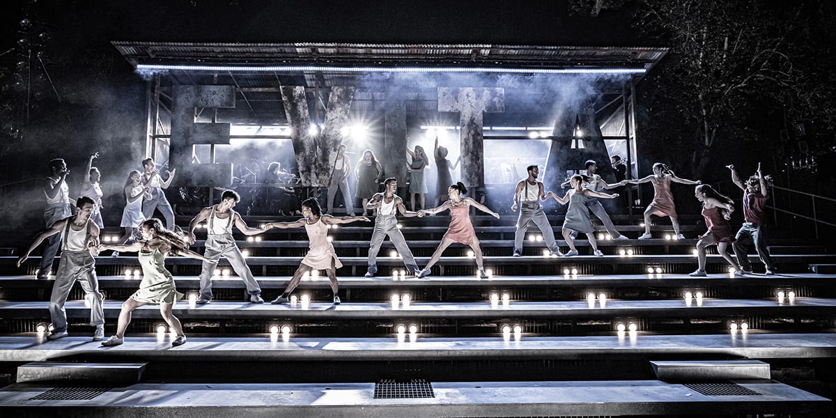 Samantha Pauly as Eva Per%C3%B3n Trent Saunders as Che and Company. Photo Marc Brenner osjasi