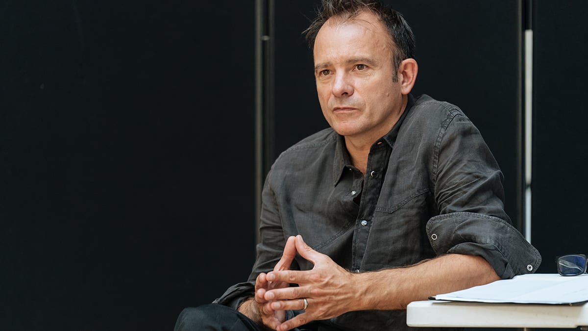 London Theatre News Today: Matthew Warchus in rehearsal for Lungs. Photo by Manuel Harlan.