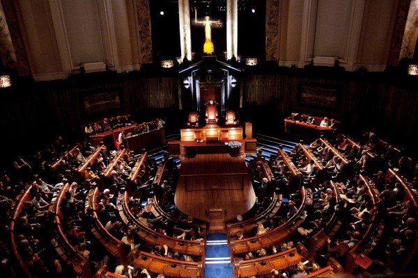 Witness for the Prosecution in The Chamber at London County Hall Credit Sheila Burnett b084qj