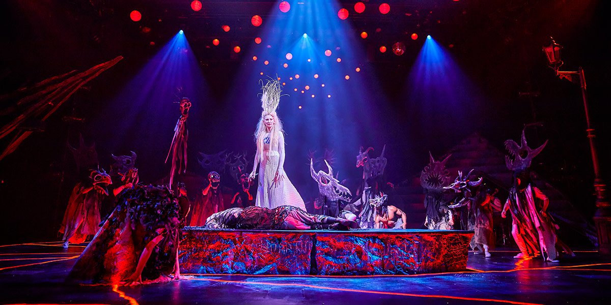 4. Laura Elphinstone White Witch and the Cast of The Lion the Witch and the Wadrobe. Photo Credit Brinkhoff Moegenburg r52kd7