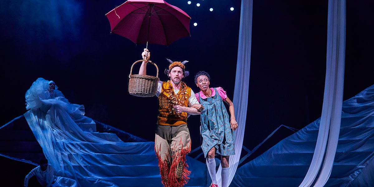 13. l r Stuart Neal Mr Tumnus and Keziah Joseph Lucy . Photo Credit Brinkhoff Moegenburg dh6skh