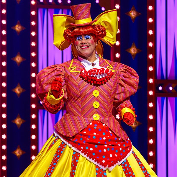 Gary Wilmot as Dame Betty Barnum in Goldilocks And The Three Bears at the London Palladium. (Photo: Paul Coltas)