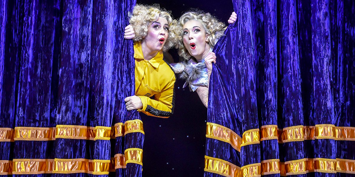L R Nancy Zamit Bear and Bryony Corrigan Spitzmaus in Magic Goes Wrong. Photo credit Robert Day hjbjnk