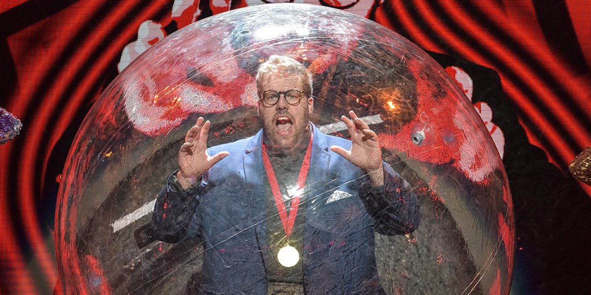 Henry Lewis in Magic Goes Wrong. Photo by Robert Day.