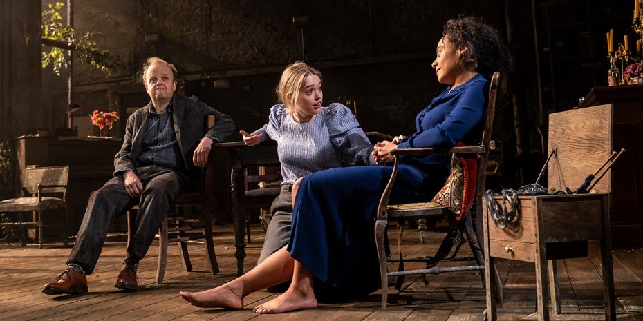 22. Toby Jones Aimee Lou Wood and Rosalind Eleazar in Uncle Vanya c Johan