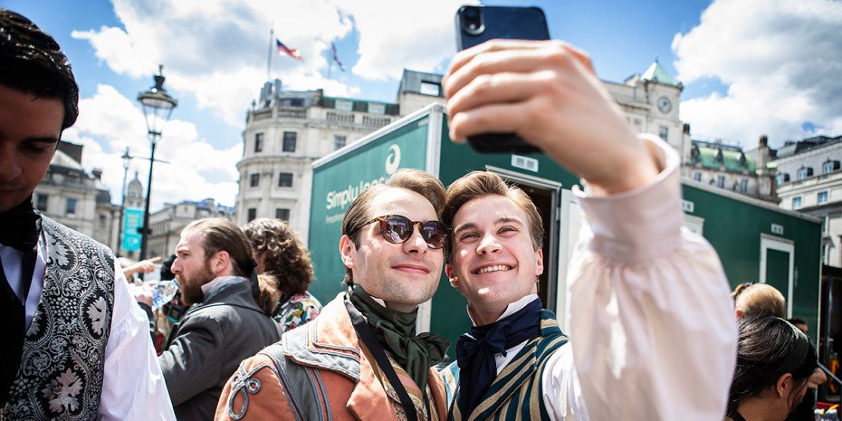 066 WEL 2019 Saturday Pamela Raith Photography cast members taking selfies a2si17