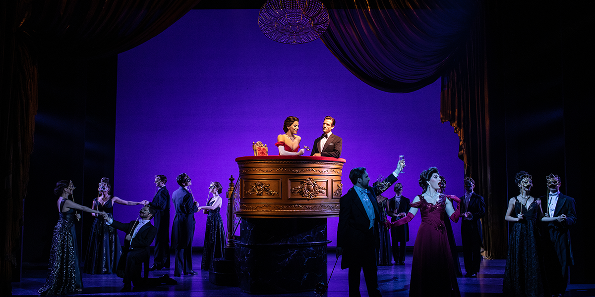 4. PRETTY WOMAN THE MUSICAL. Aimie Atkinson Vivian Ward and Danny Mac Edward Lewis and The Copmany. Photo Helen Maybanks ootyvu