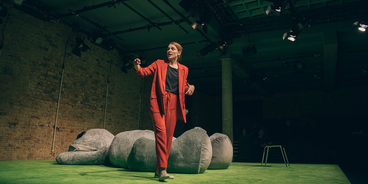 Kelly Gough in Harm at Bush Theatre. Photo Isha Shah.DSC06795 31 2z1 tjhgu4