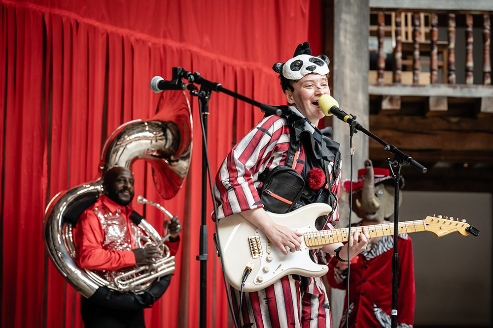Romeo Juliet at The Globe Marc Brenner 371 Zoe West as Benvolio lsqfq9