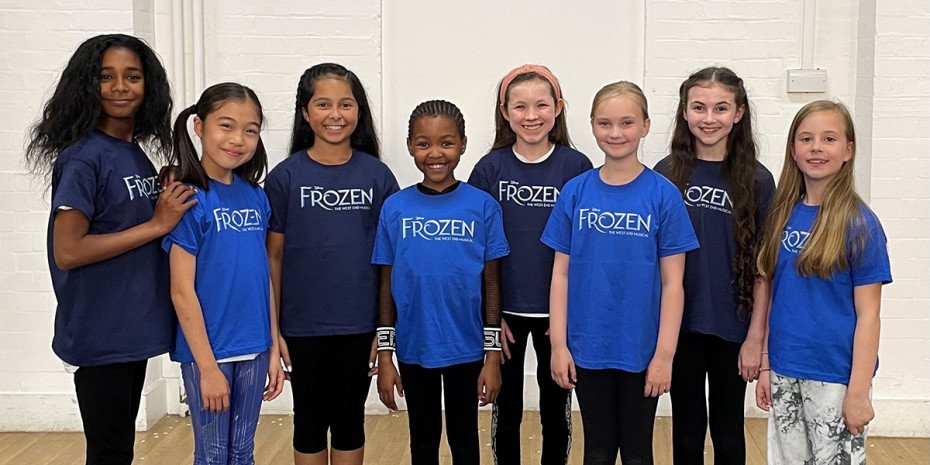 Frozen Young Elsas and Young Annas