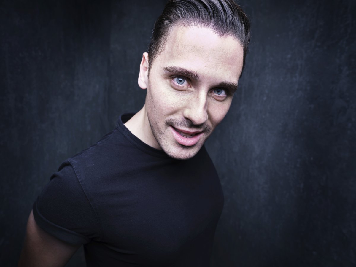 Dario Cacioppo Dresser for Les Mis%C3%A9rables at the Sondheim Theatre c Rankin a8rwh9