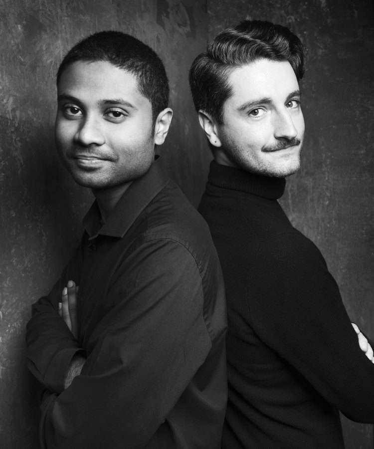 Shaun Lati Robert Connick Puppeteers for Disney s Frozen at the Theatre Royal Drury Lane c Rankin pvs5sw