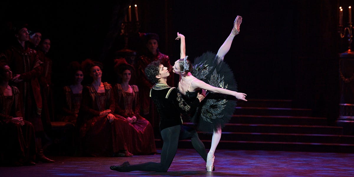 Jurgita Dronina and Isaac Hern%C3%A1ndez in Swan Lake Laurent Liotardo 8 nduo1u