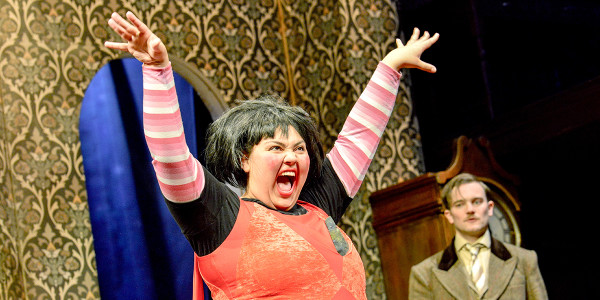 Iona Fraser as Annie in The Play That Goes Wrong.